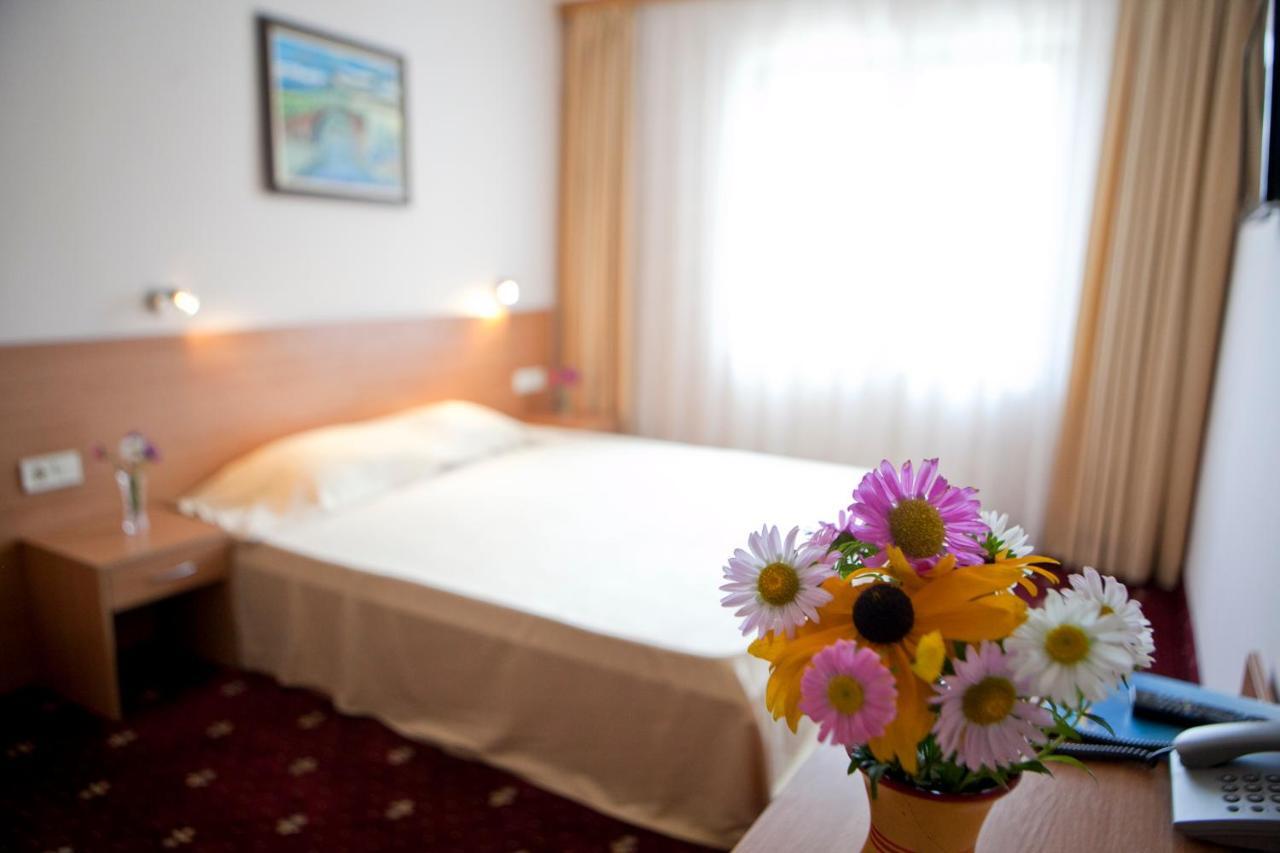 Hotel Coop Rozhen パンポロボ エクステリア 写真